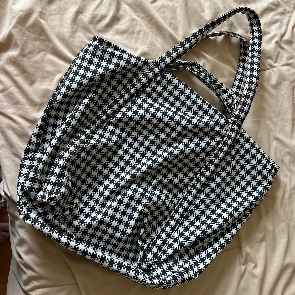 Baggu Travel Cloud bag in black & white pixelated gingham - Picture 5 of 12